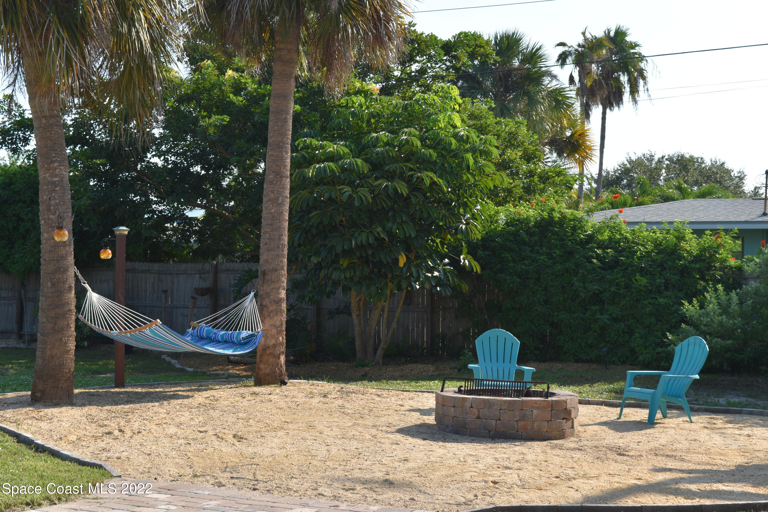 511 South Sonora Circle Indialantic, FL 32903 - Photo 10 of 10 a table and chair sitting on the side of a road
