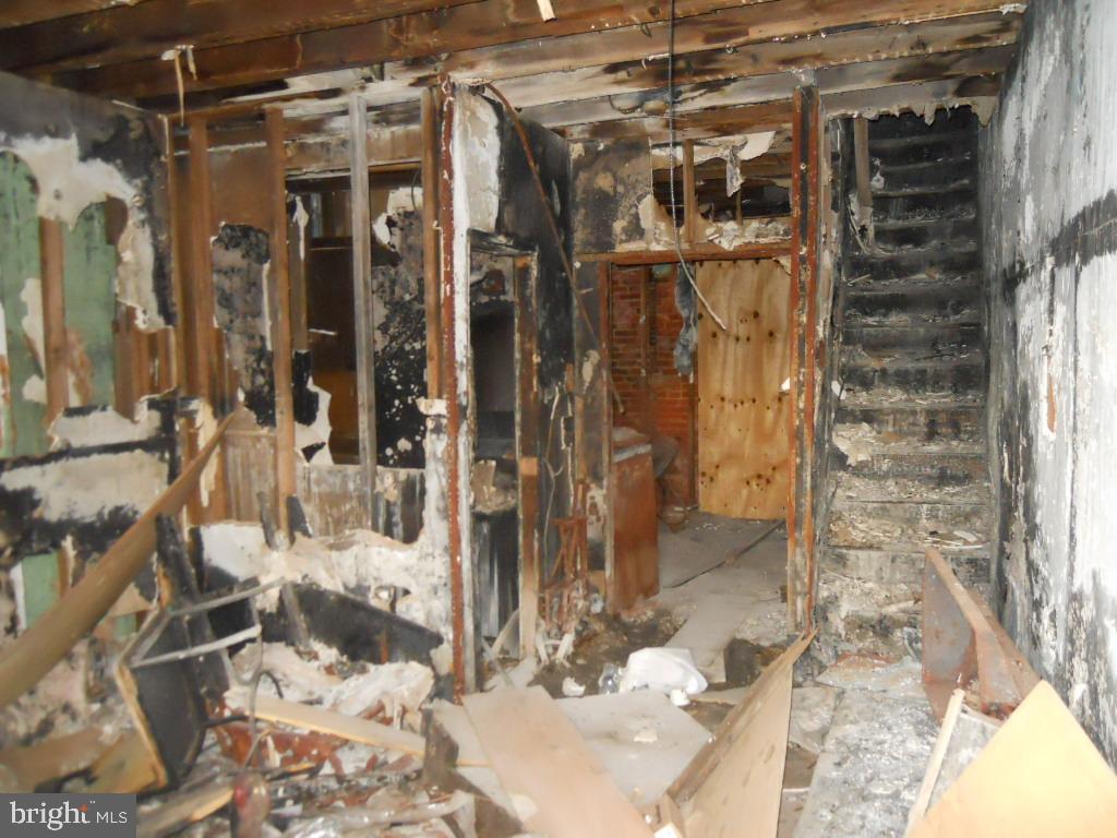 2033 North 9th Street Philadelphia, PA 19122 - Photo 11 of 14 First floor interior