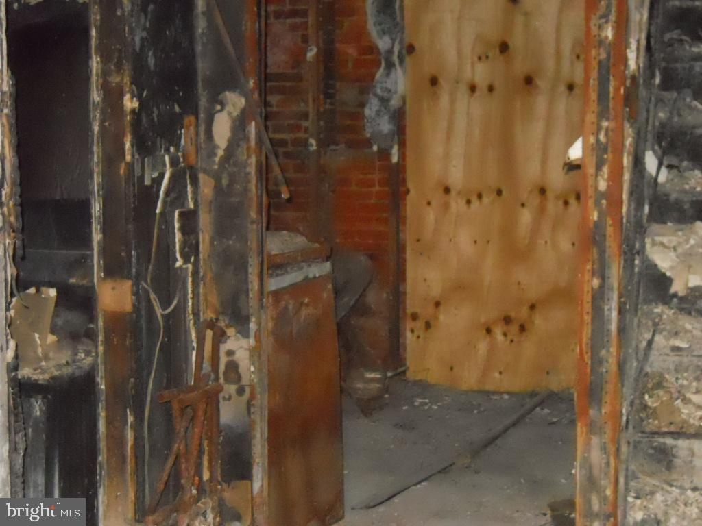 2033 North 9th Street Philadelphia, PA 19122 - Photo 14 of 14 First floor interior rear