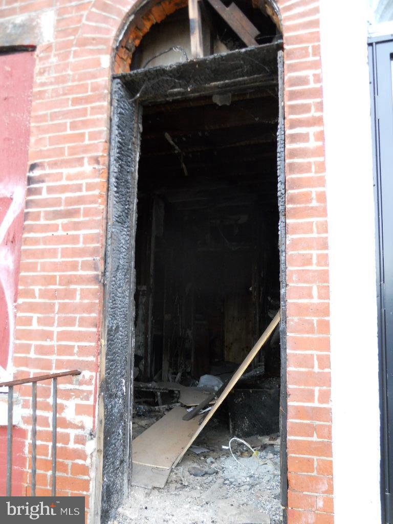 2033 North 9th Street Philadelphia, PA 19122 - Photo 10 of 14 Front door