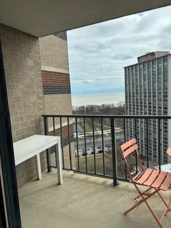 $1,850 | 3660 North Lake Shore Drive, Unit 2109, Chicago, IL 60613