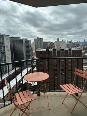 $1,850 | 3660 North Lake Shore Drive, Unit 2109, Chicago, IL 60613