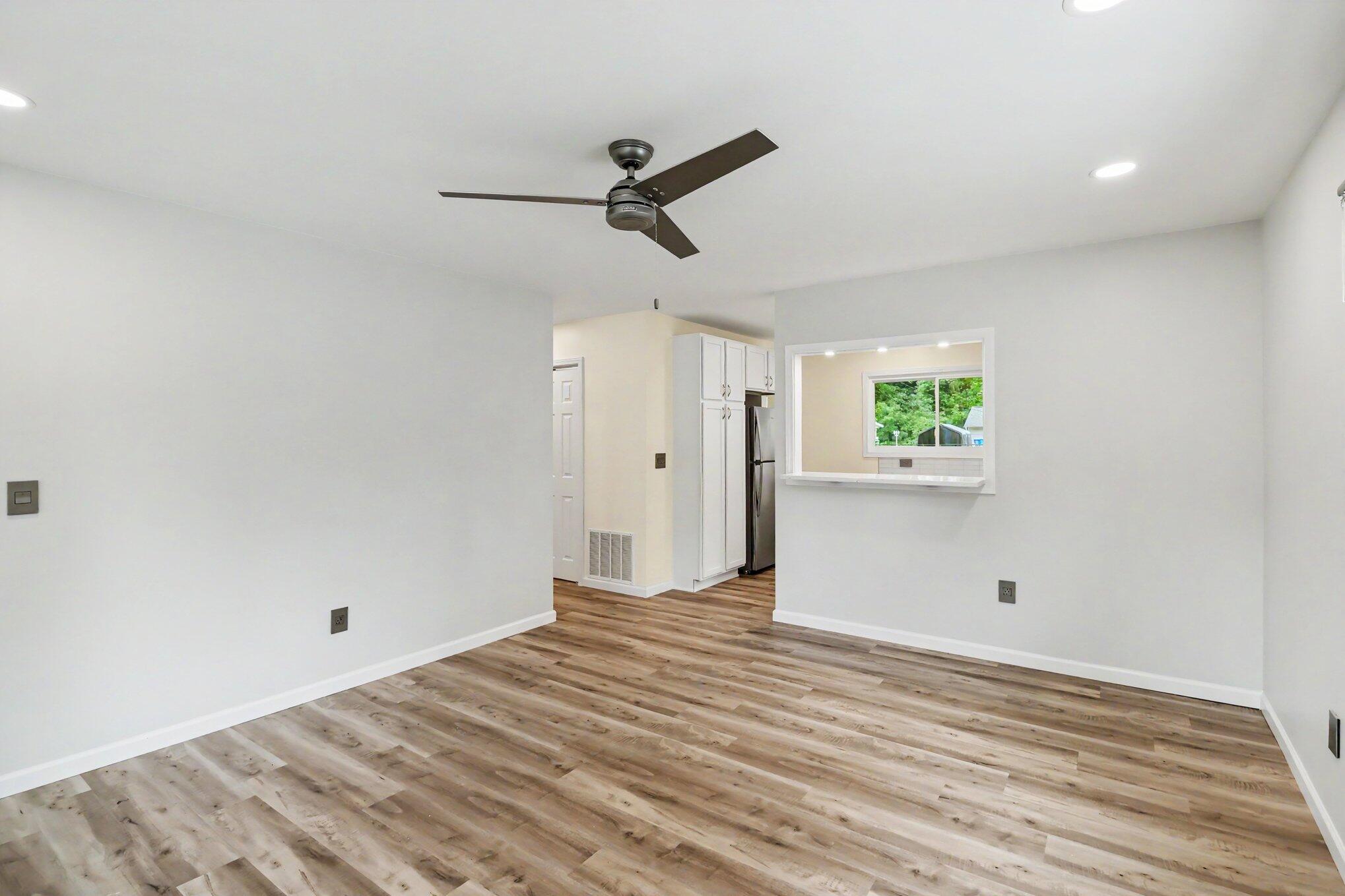 709 11th Street Three Rivers, MI 49093 - Photo 3 of 25 005_file_4247