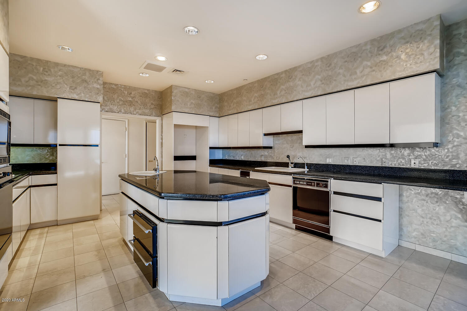 1040 East Osborn Road, Unit 1702 Phoenix, AZ 85014 - Photo 9 of 28 1040 E Osborn 1702