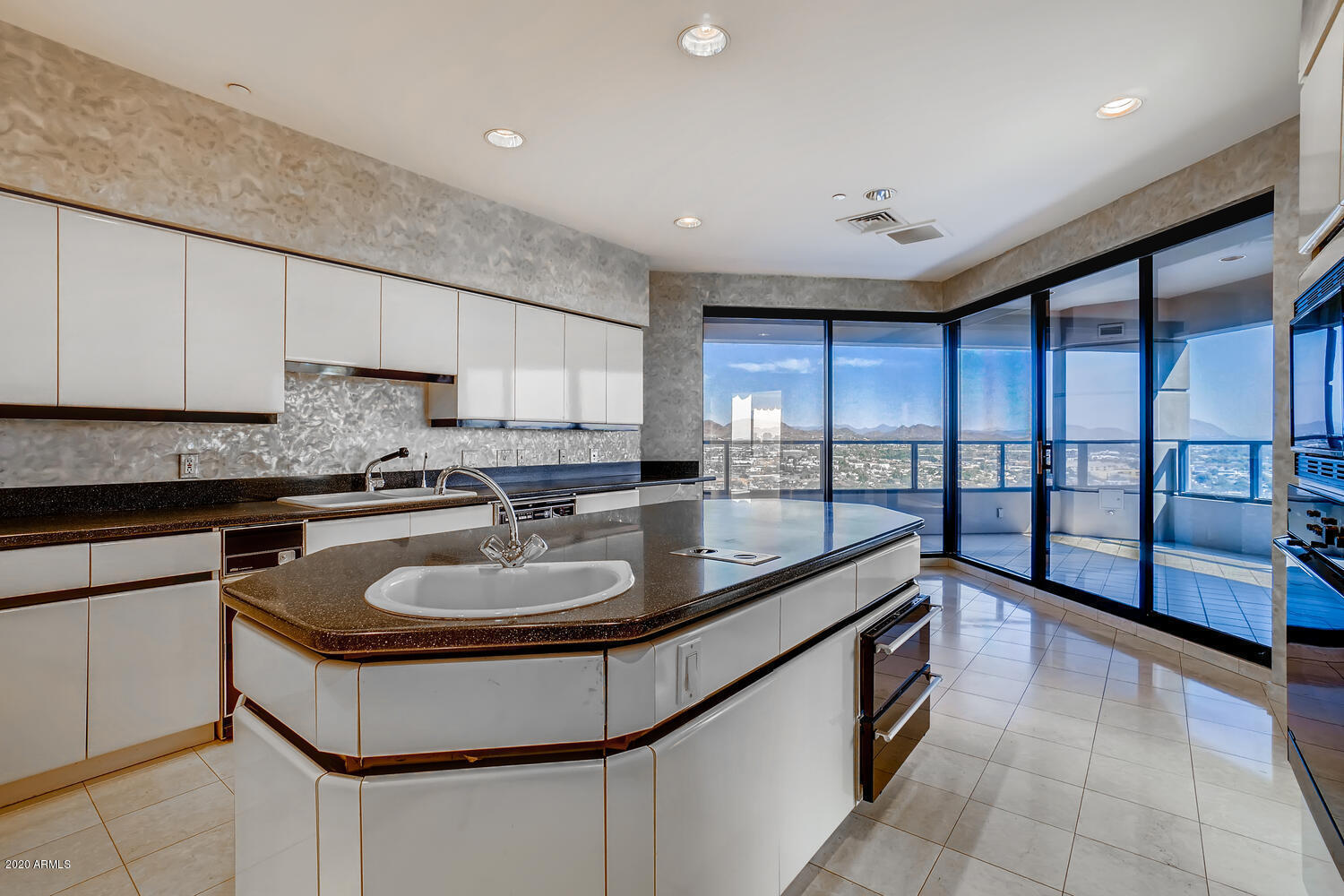 1040 East Osborn Road, Unit 1702 Phoenix, AZ 85014 - Photo 10 of 28 1040 E Osborn 1702