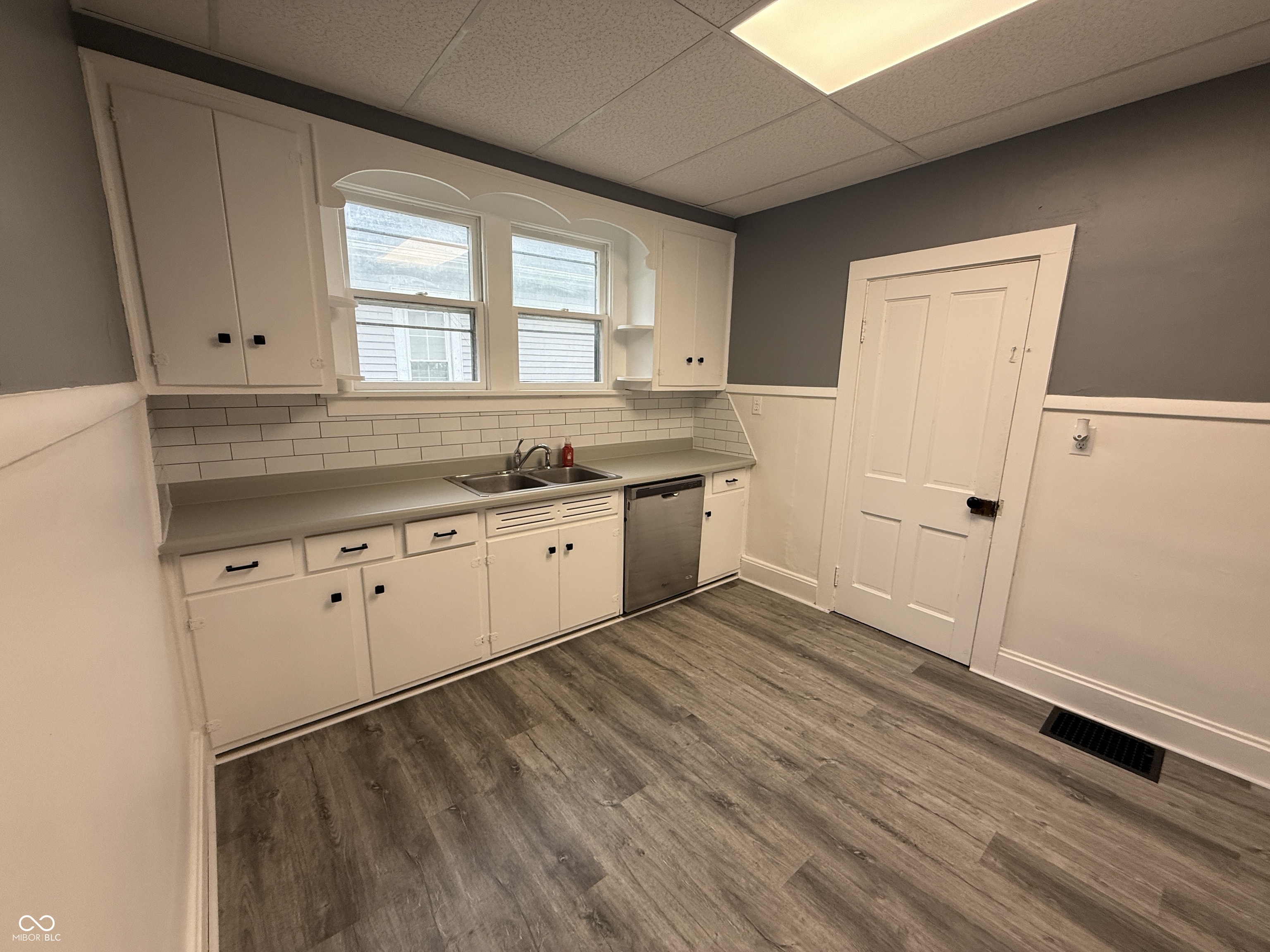 52 North Hinman Street Columbus, IN 47201 - Photo 11 of 22