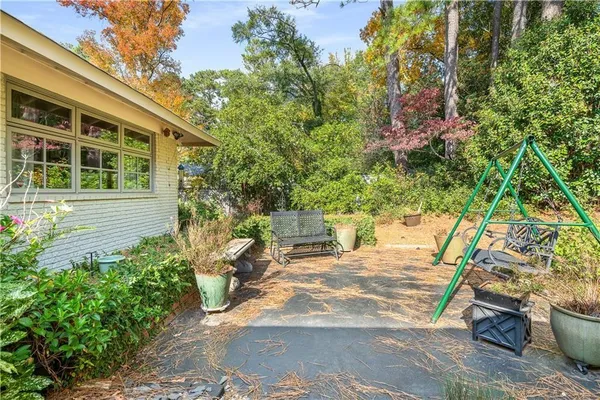 a view of a chair and table in the backyard