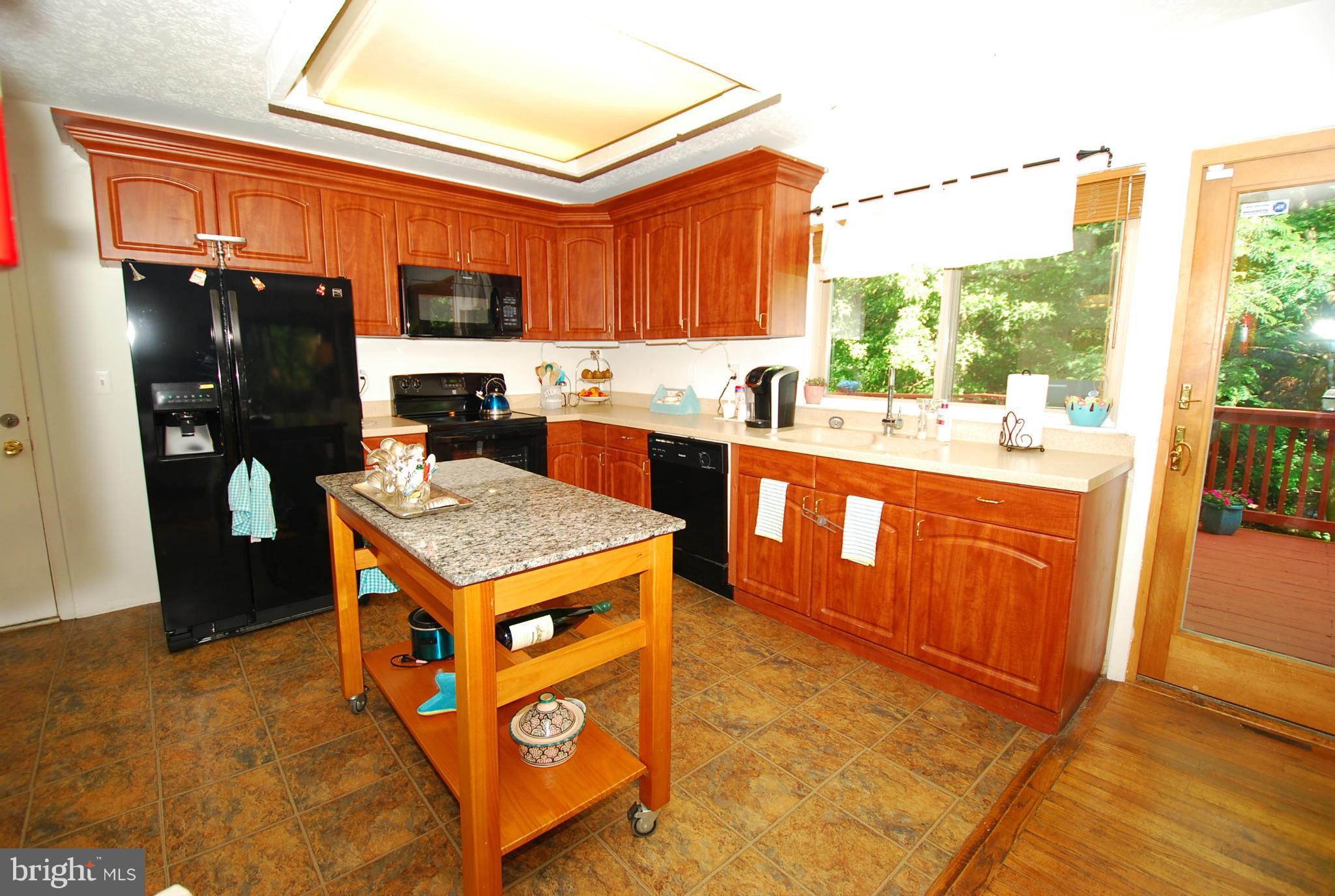 9205 Tulip Grove Road Gaithersburg, MD 20879 - Photo 5 of 24 Kitchen
