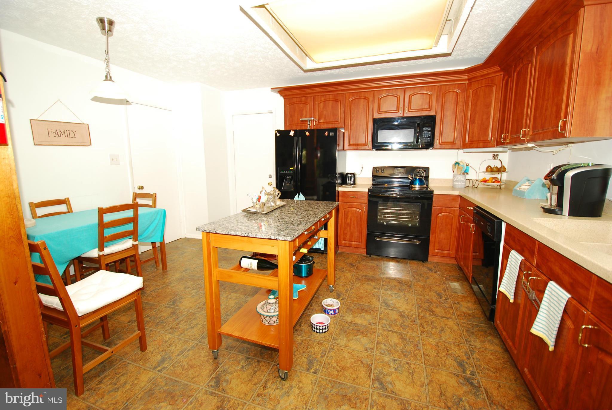 9205 Tulip Grove Road Gaithersburg, MD 20879 - Photo 7 of 24 Kitchen