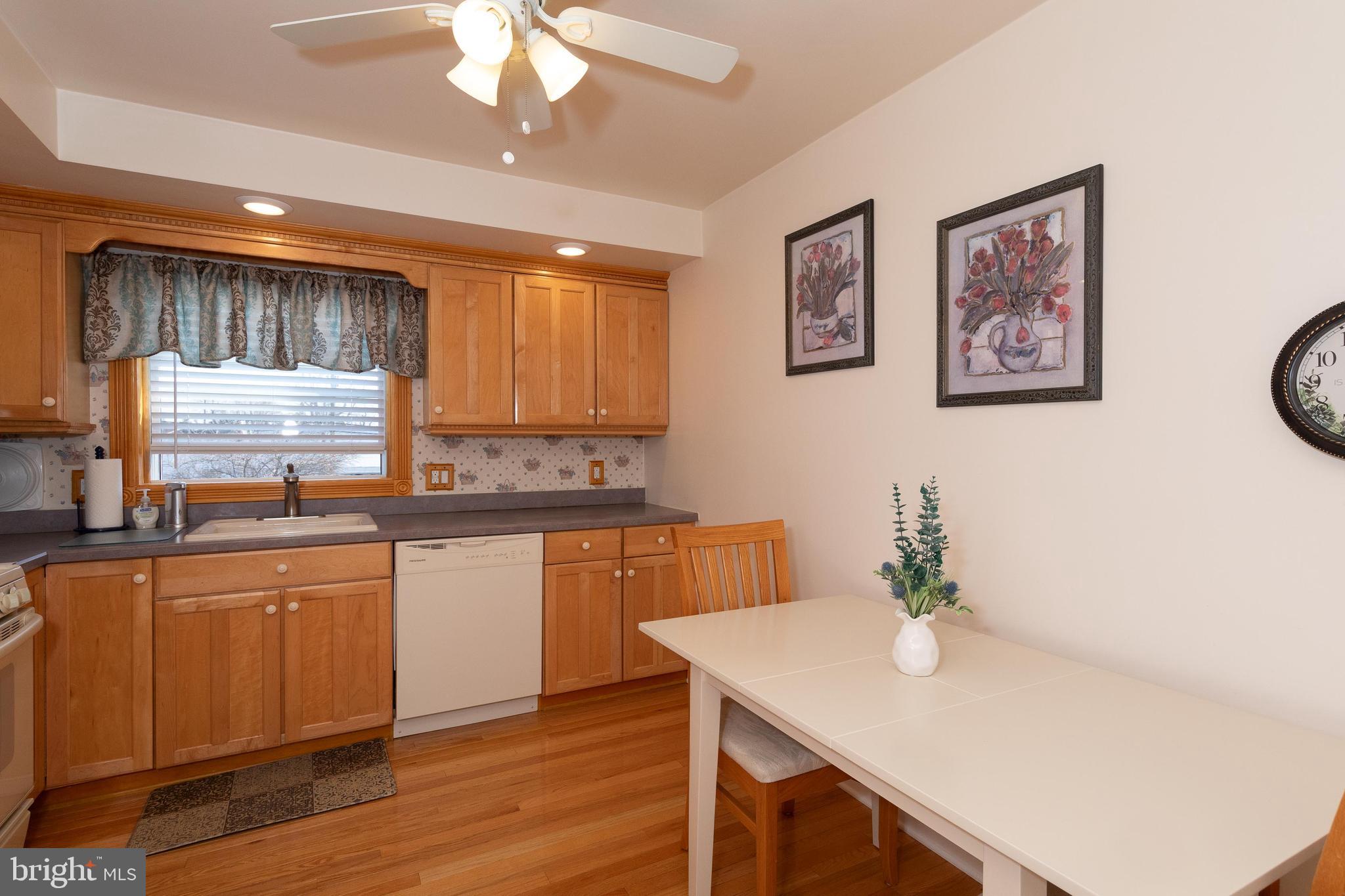 9979 Woodfern Road Philadelphia, PA 19115 - Photo 5 of 41 Full Size Kitchen
