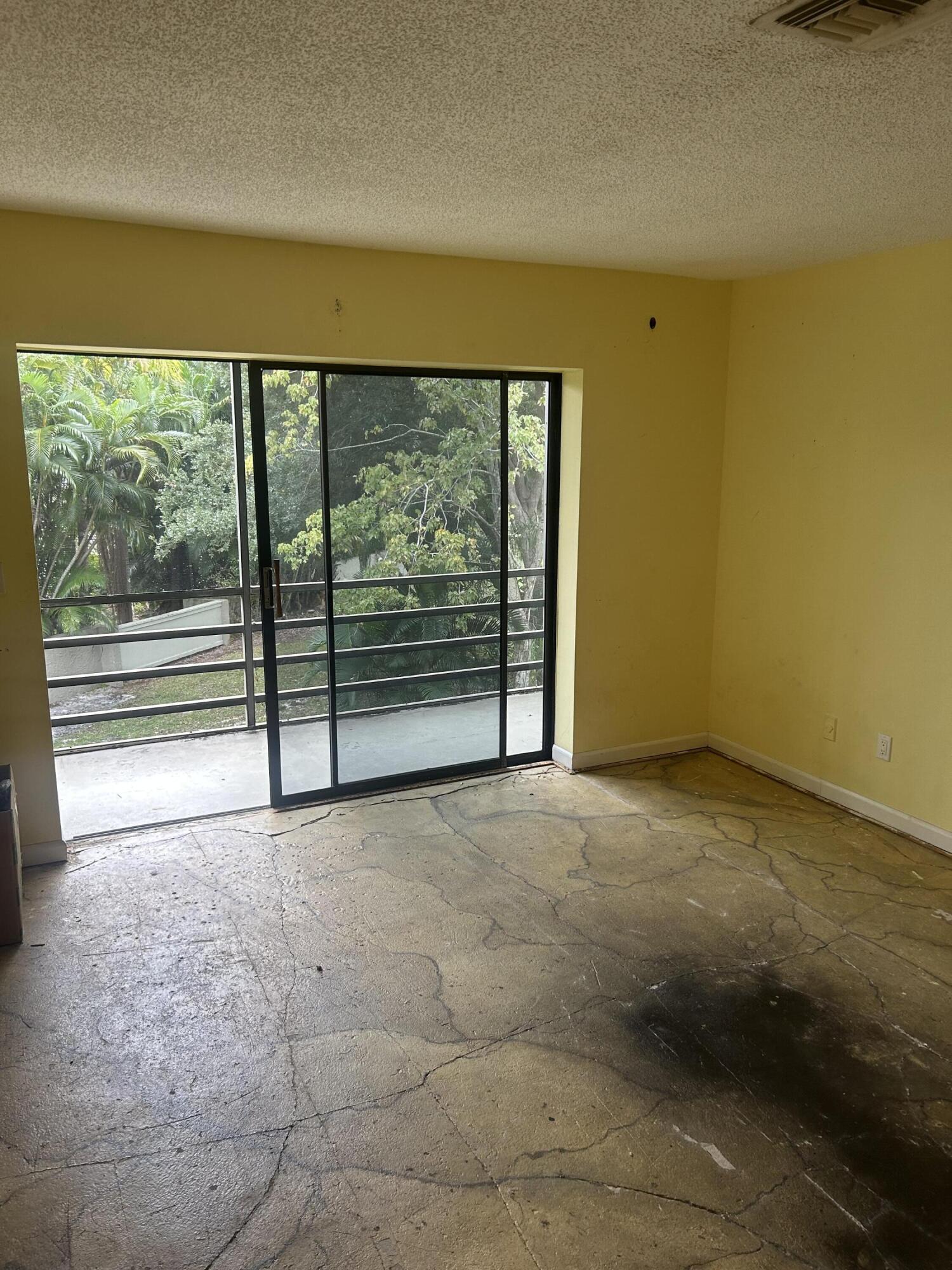 800 Northwest Fork Road, Unit 37 Stuart, FL 34994 - Photo 4 of 9 IMG_3366