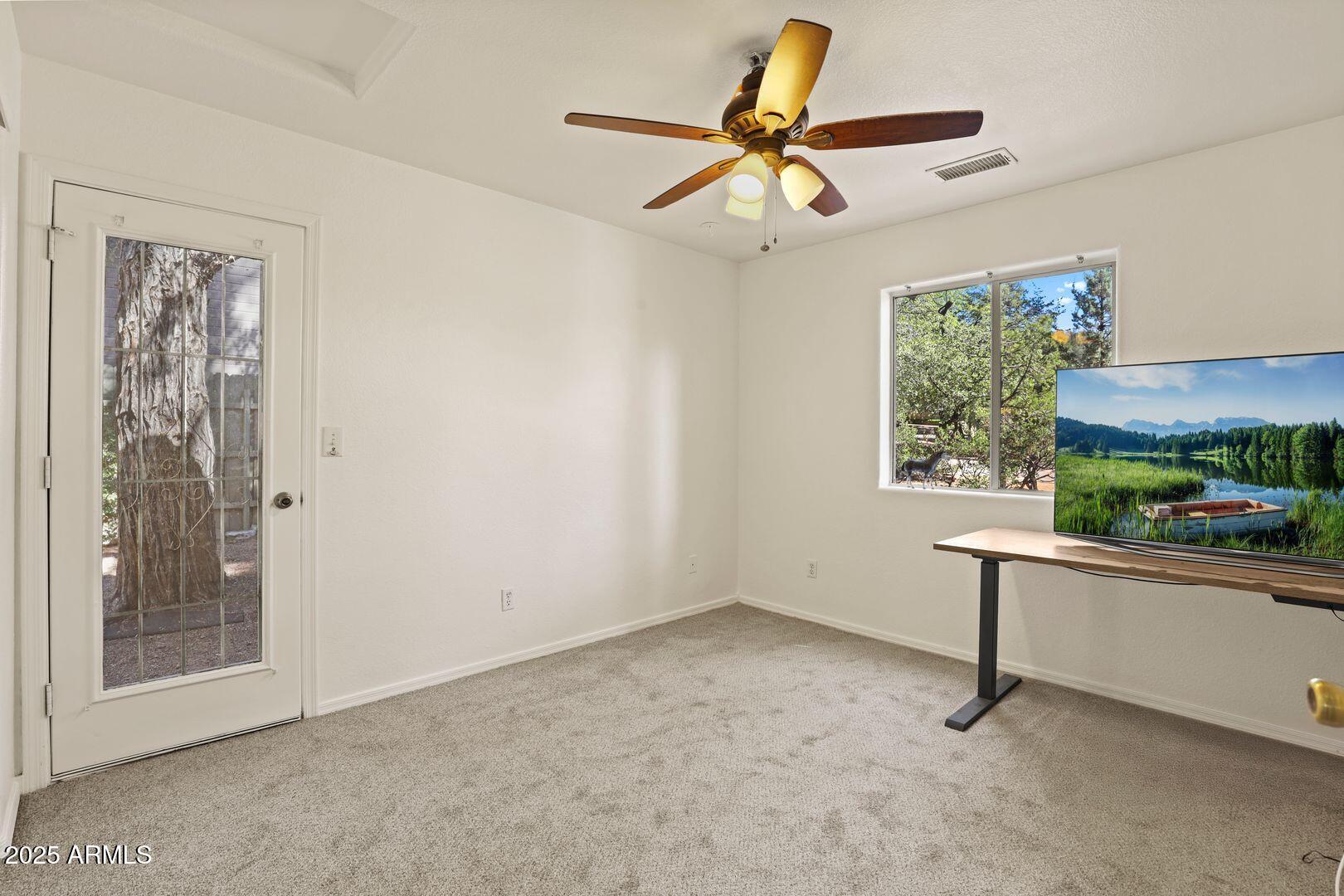 510 North Oak Ridge Road Payson, AZ 85541 - Photo 33 of 36 a view of room with window and ceiling fan