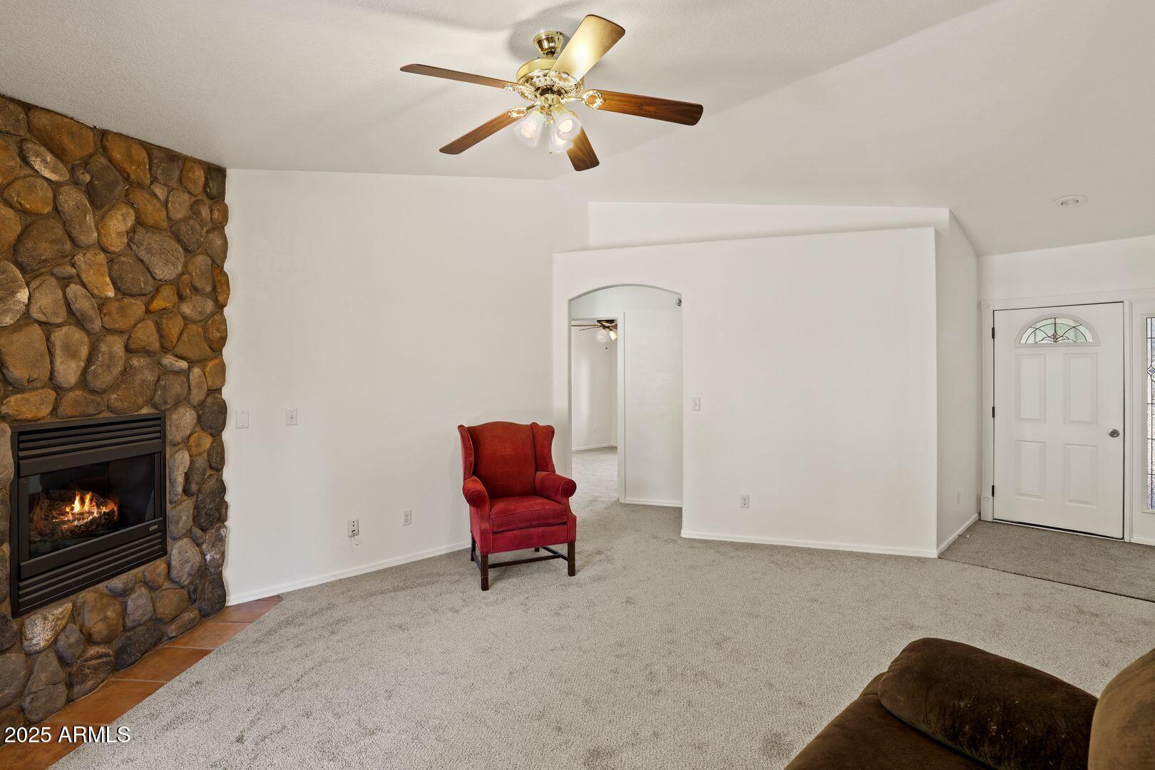 510 North Oak Ridge Road Payson, AZ 85541 - Photo 9 of 36 a living room with furniture