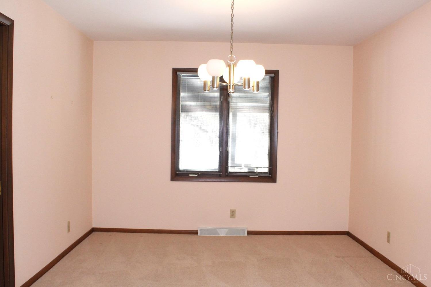 5870 Ropes Drive Cincinnati, OH 45244 - Photo 16 of 37 Gallery Image 16