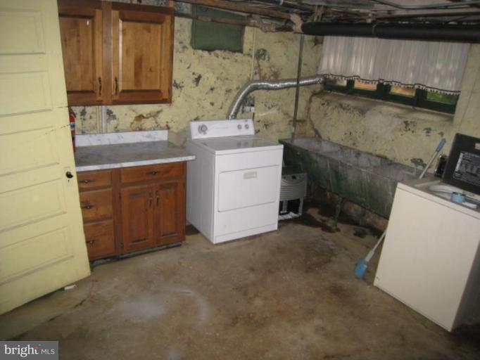 5305 Falls Rd Terrace Baltimore, MD 21210 - Photo 18 of 20 a utility room with dryer and washer