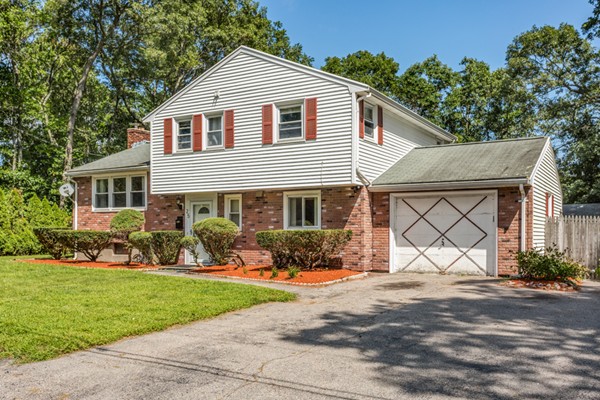25 Flint Locke Road Randolph, MA 02368 - Photo 3 of 30 Gallery Image 3
