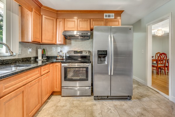 25 Flint Locke Road Randolph, MA 02368 - Photo 9 of 30 Gallery Image 9