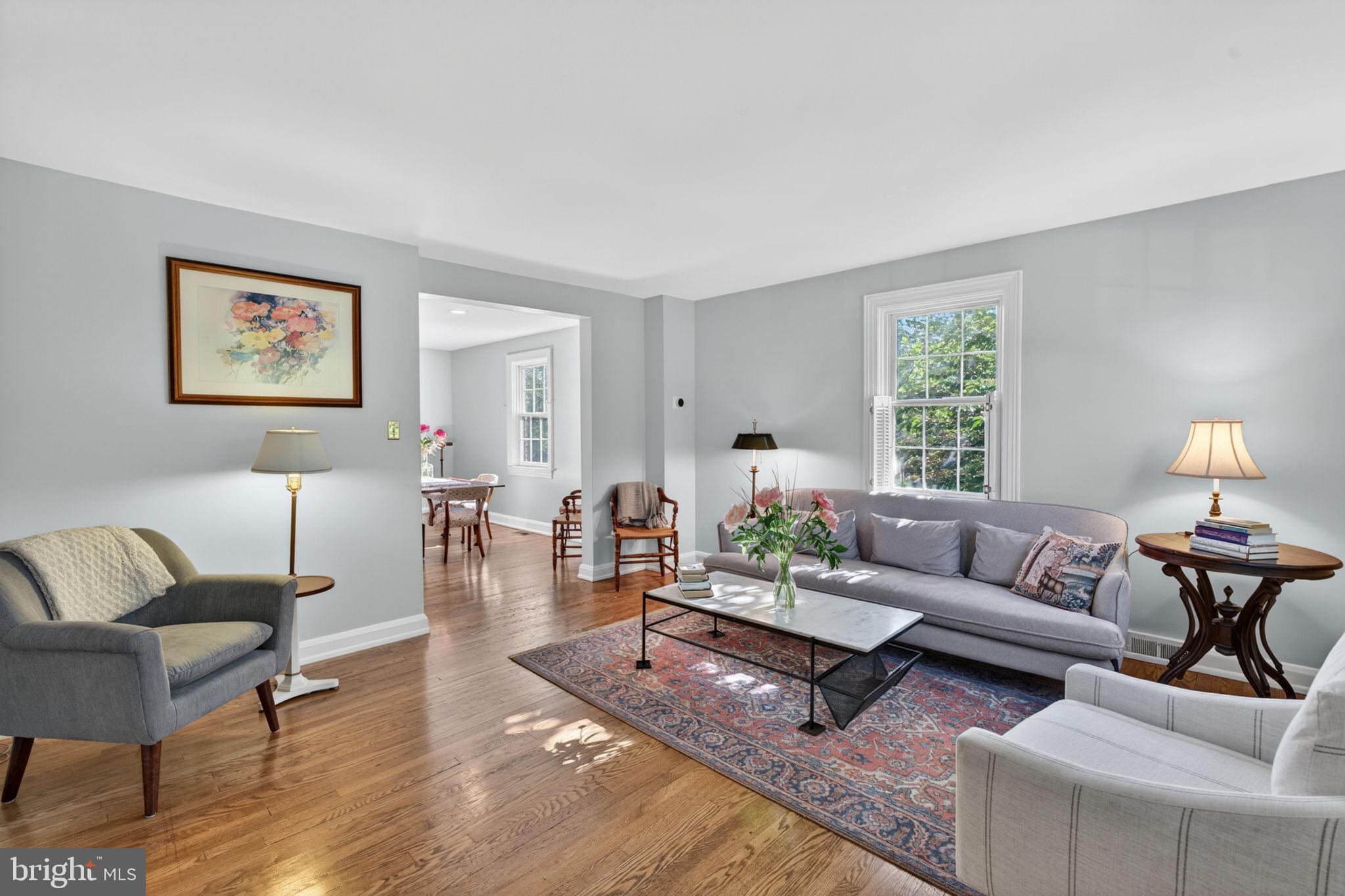 158 Hopkins Road Baltimore, MD 21212 - Photo 7 of 68 Bright and inviting living space.