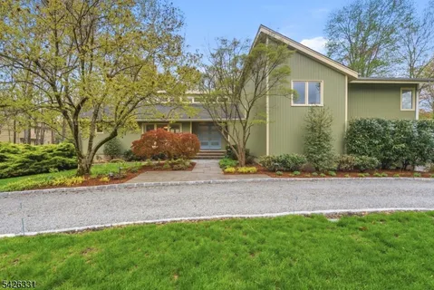 $1,275,000 | 2 Exeter Lane, Morristown, NJ 07960