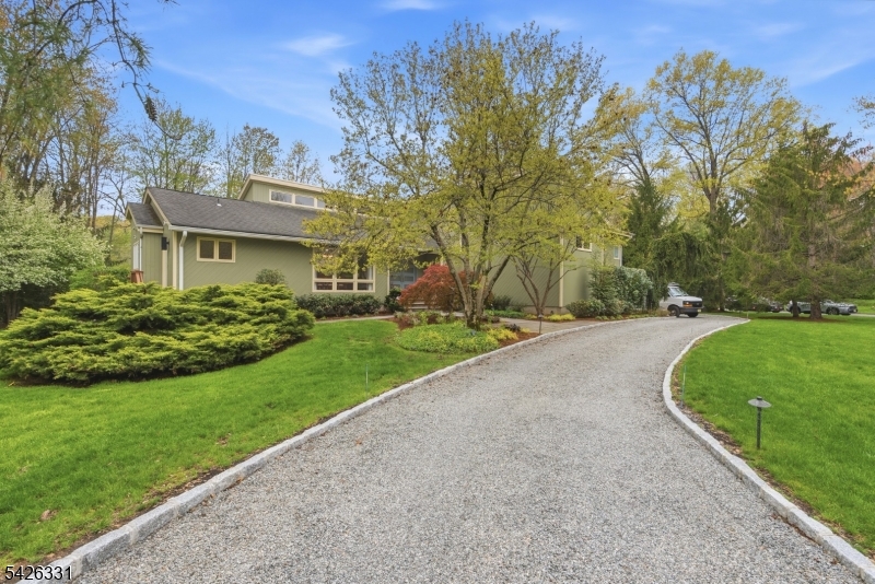 2 Exeter Lane Morristown, NJ 07960 - Photo 3 of 42