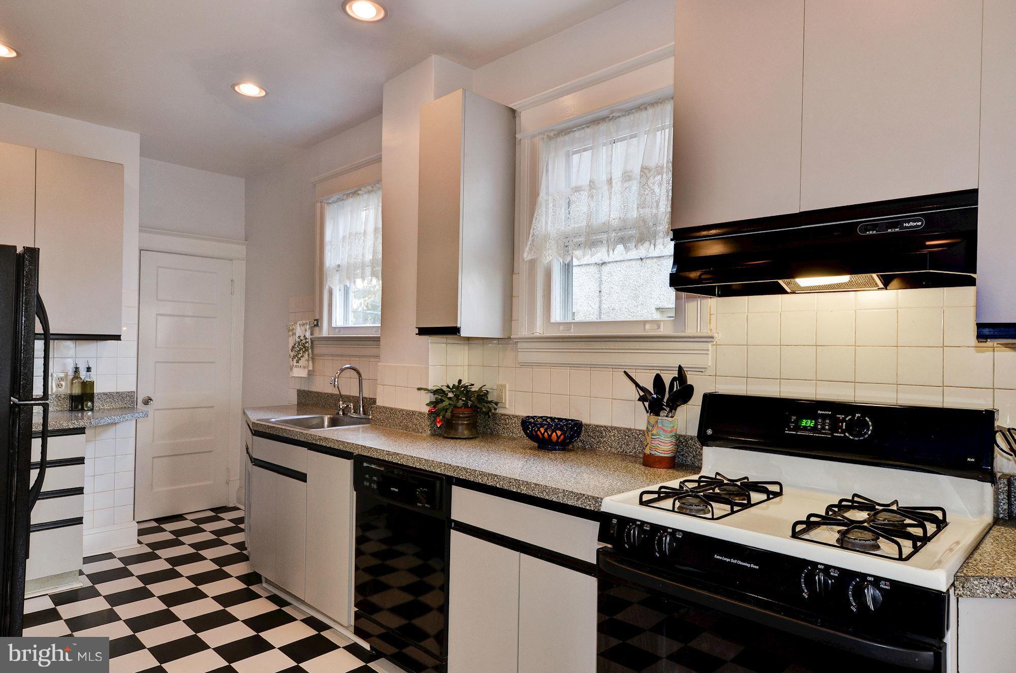 3335 Military Road Northwest Washington, DC 20015 - Photo 14 of 30 Kitchen