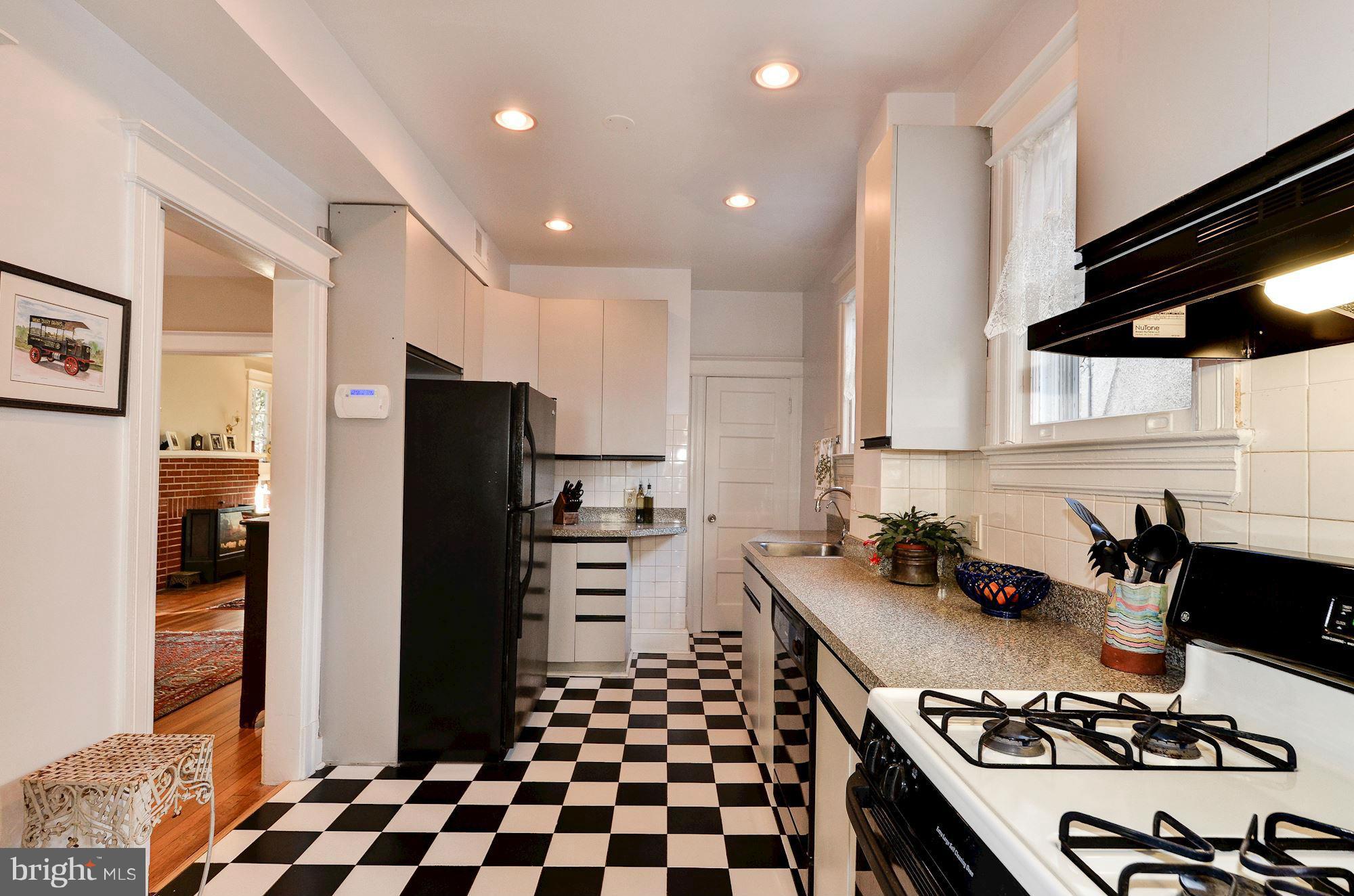 3335 Military Road Northwest Washington, DC 20015 - Photo 15 of 30 Kitchen