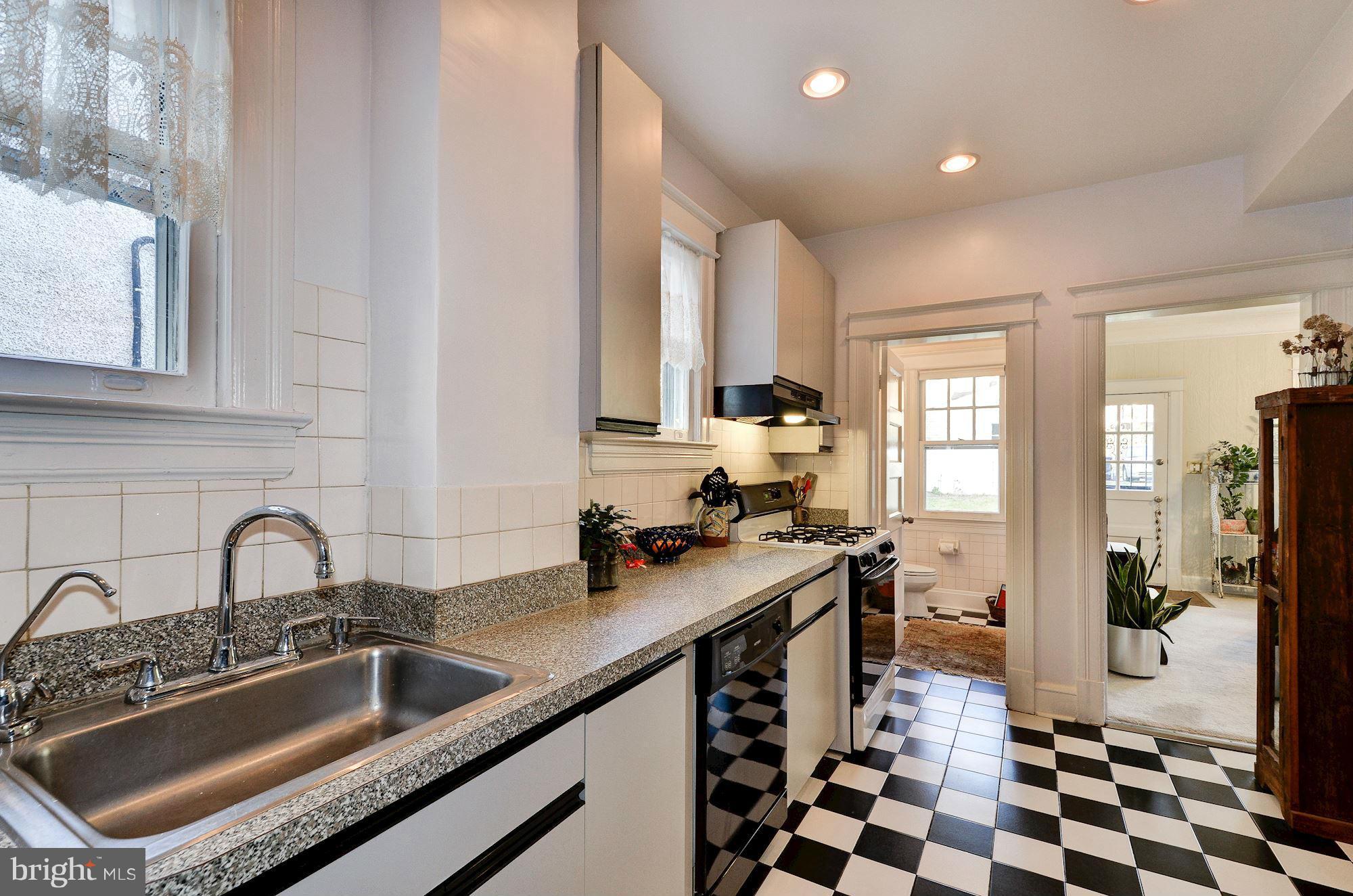 3335 Military Road Northwest Washington, DC 20015 - Photo 16 of 30 Kitchen