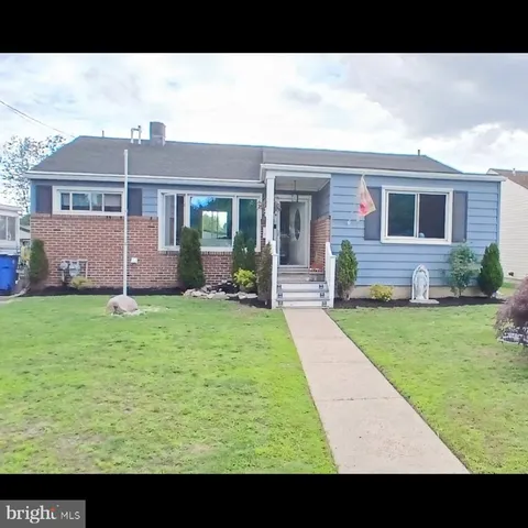 a view of house with backyard