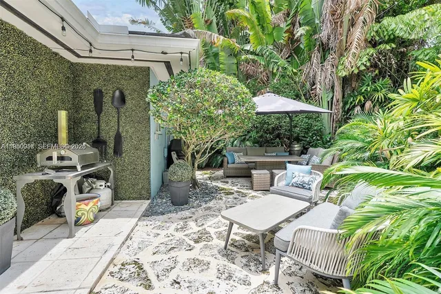 $7,800 | 700 Vilabella Avenue, Coral Gables, FL 33146