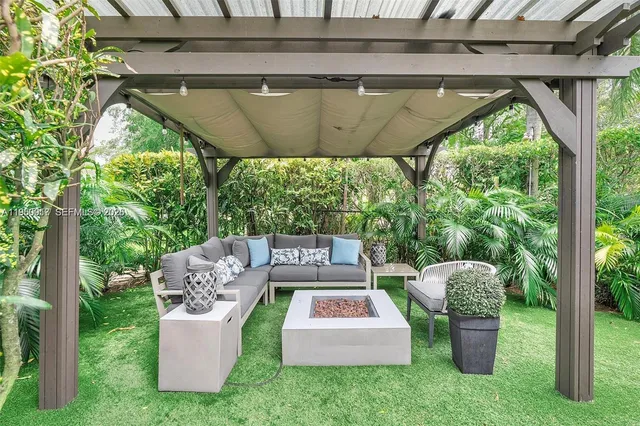 $7,800 | 700 Vilabella Avenue, Coral Gables, FL 33146