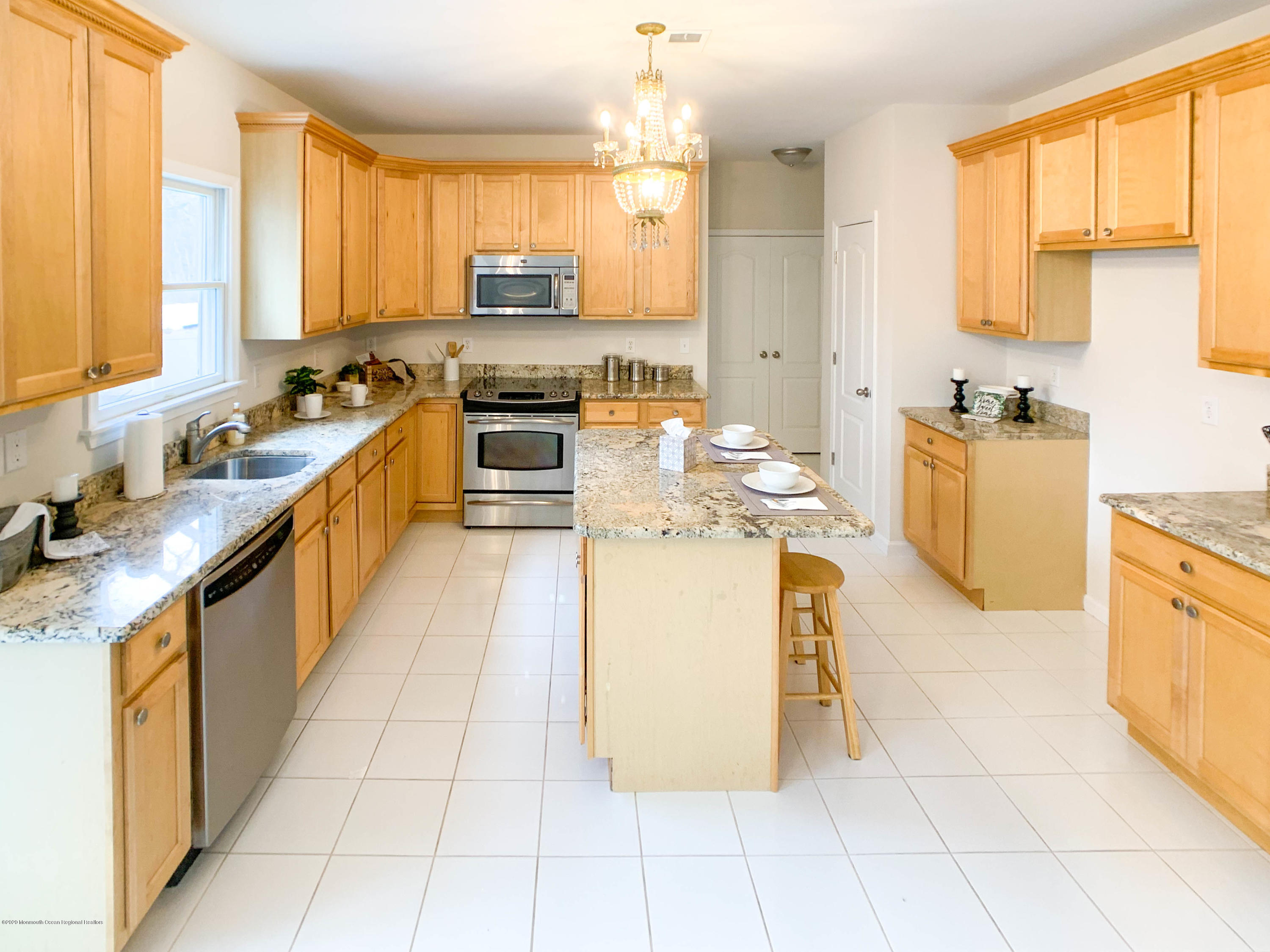 562 Aldrich Road Howell, NJ 07731 - Photo 7 of 35 007