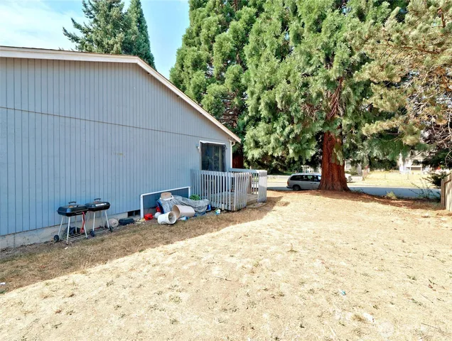 a view of a backyard of the house