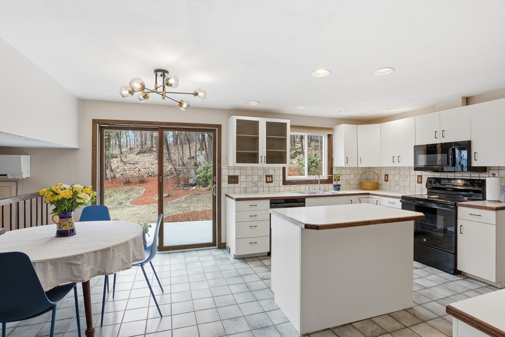 76 Tenney Road Westford, MA 01886 - Photo 7 of 41