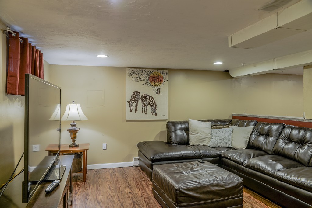 67 Crest Road Lynnfield, MA 01940 - Photo 17 of 29 Gallery Image 17