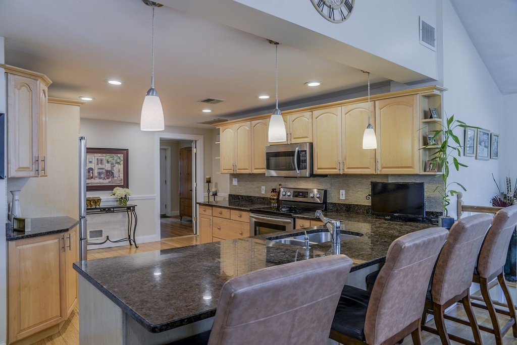 67 Crest Road Lynnfield, MA 01940 - Photo 8 of 29 Gallery Image 8