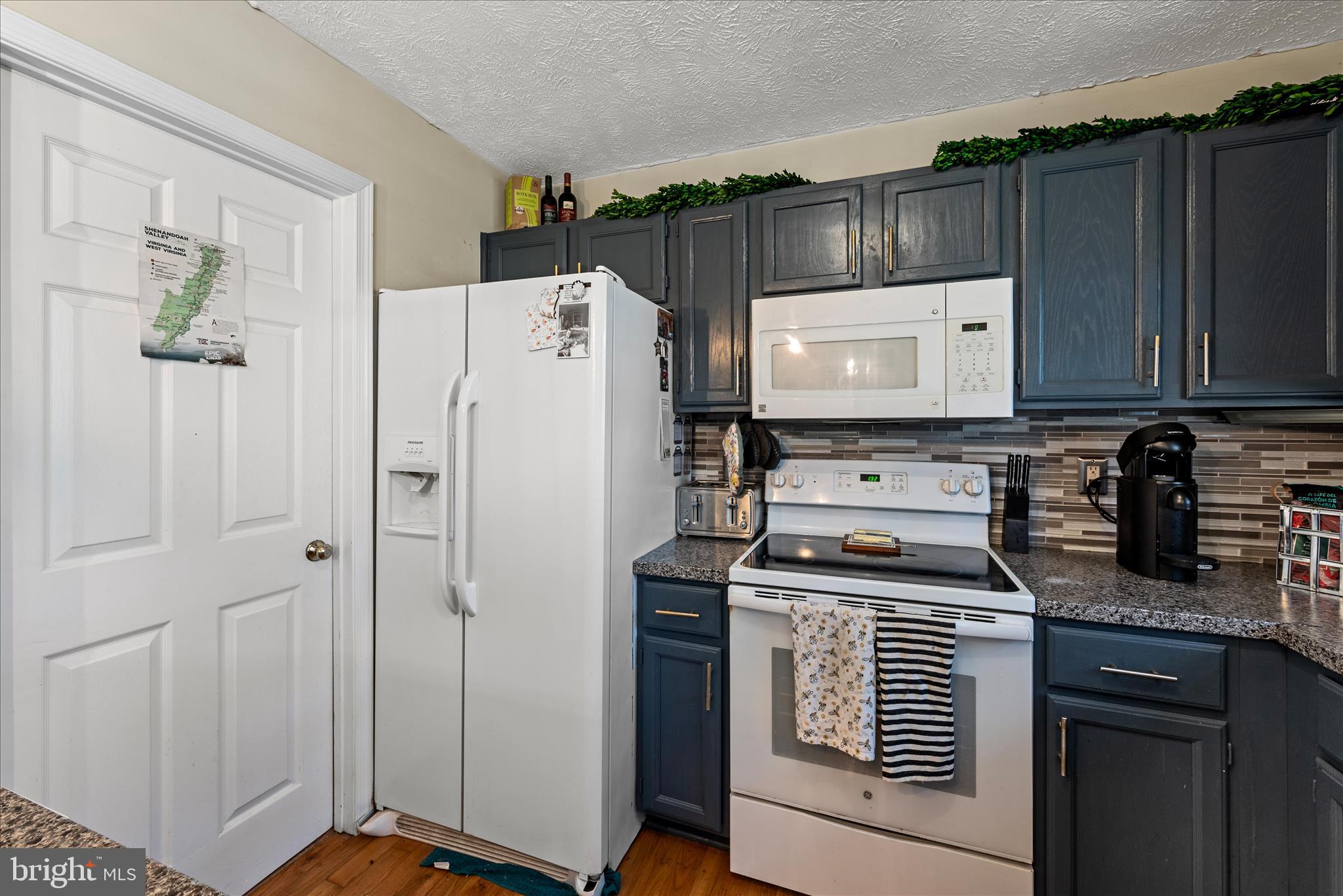 157 Woodthrush Way Linden, VA 22642 - Photo 17 of 38 Kitchen