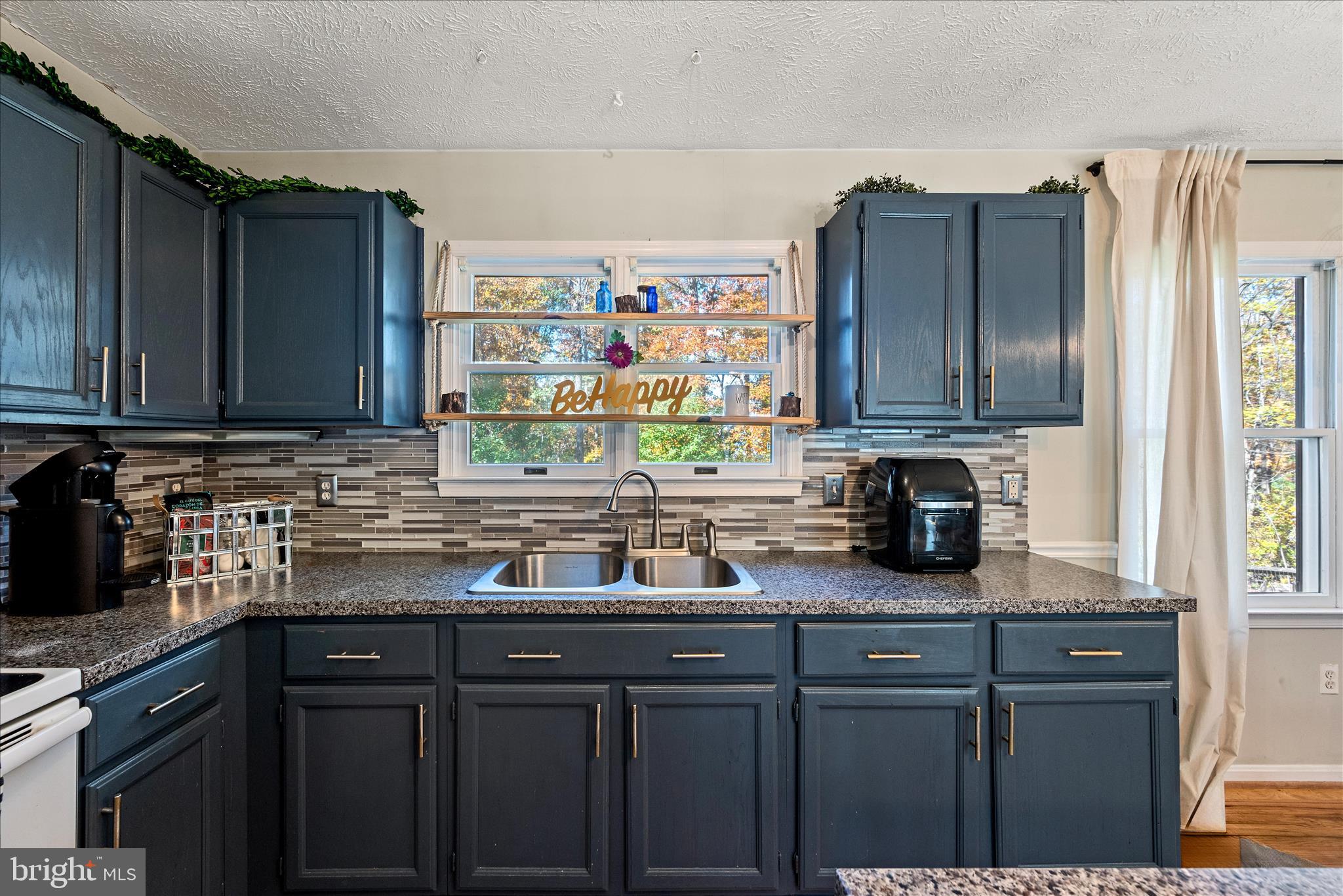 157 Woodthrush Way Linden, VA 22642 - Photo 19 of 38 Kitchen