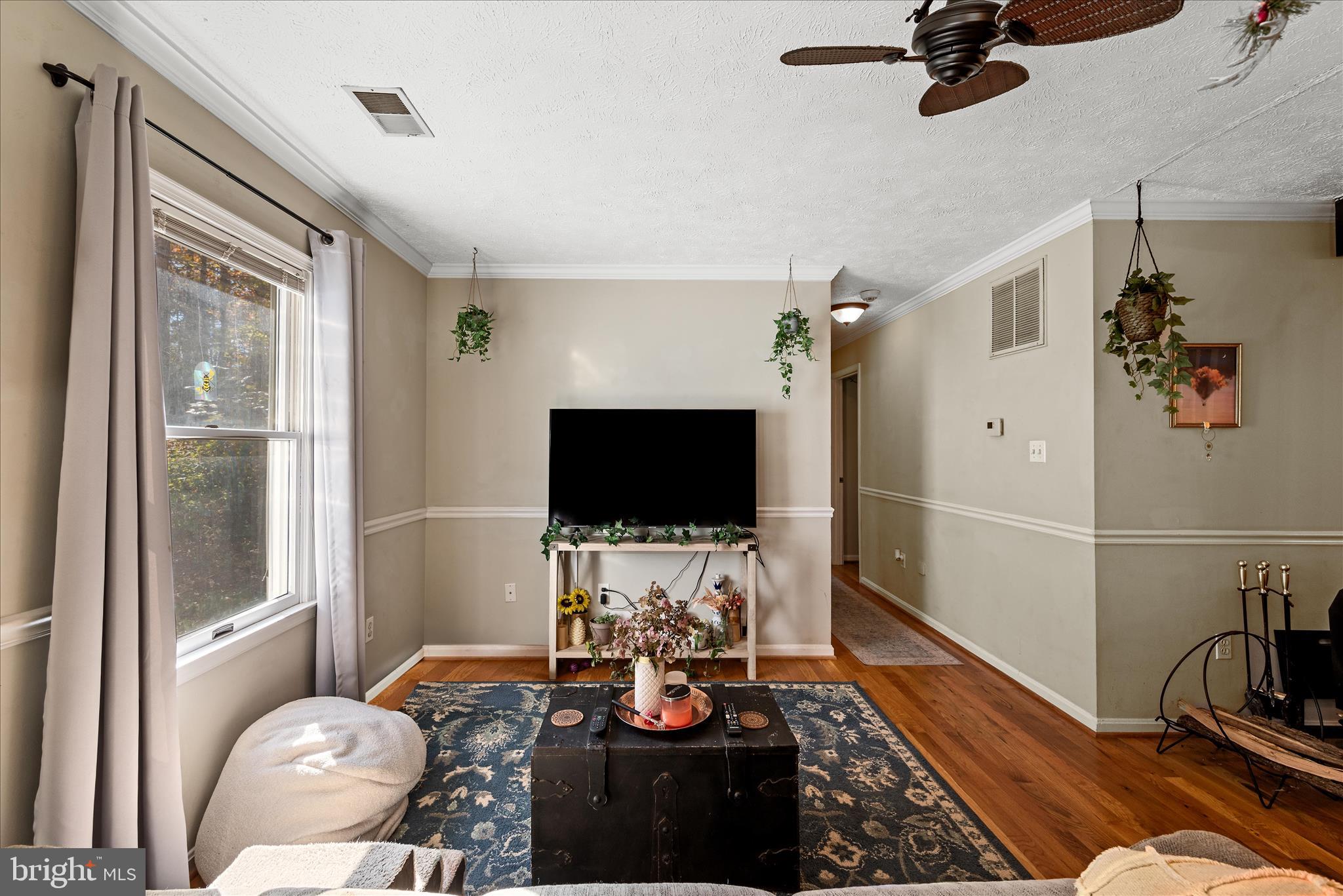 157 Woodthrush Way Linden, VA 22642 - Photo 21 of 38 Living Room