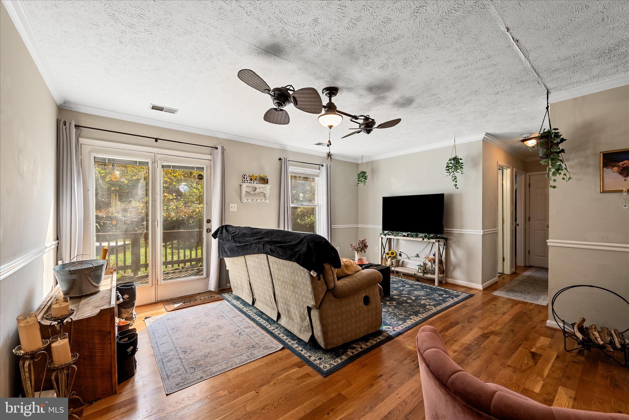 157 Woodthrush Way Linden, VA 22642 - Photo 23 of 38 Living Room