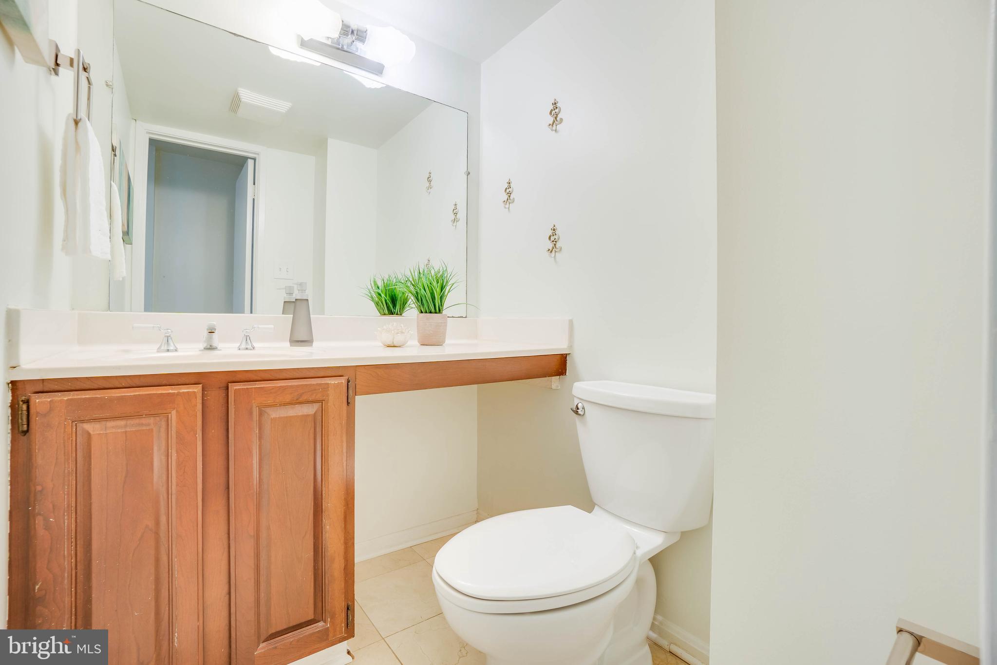 8007 Inverness Ridge Road Potomac, MD 20854 - Photo 6 of 33 Main Level - Half Bath