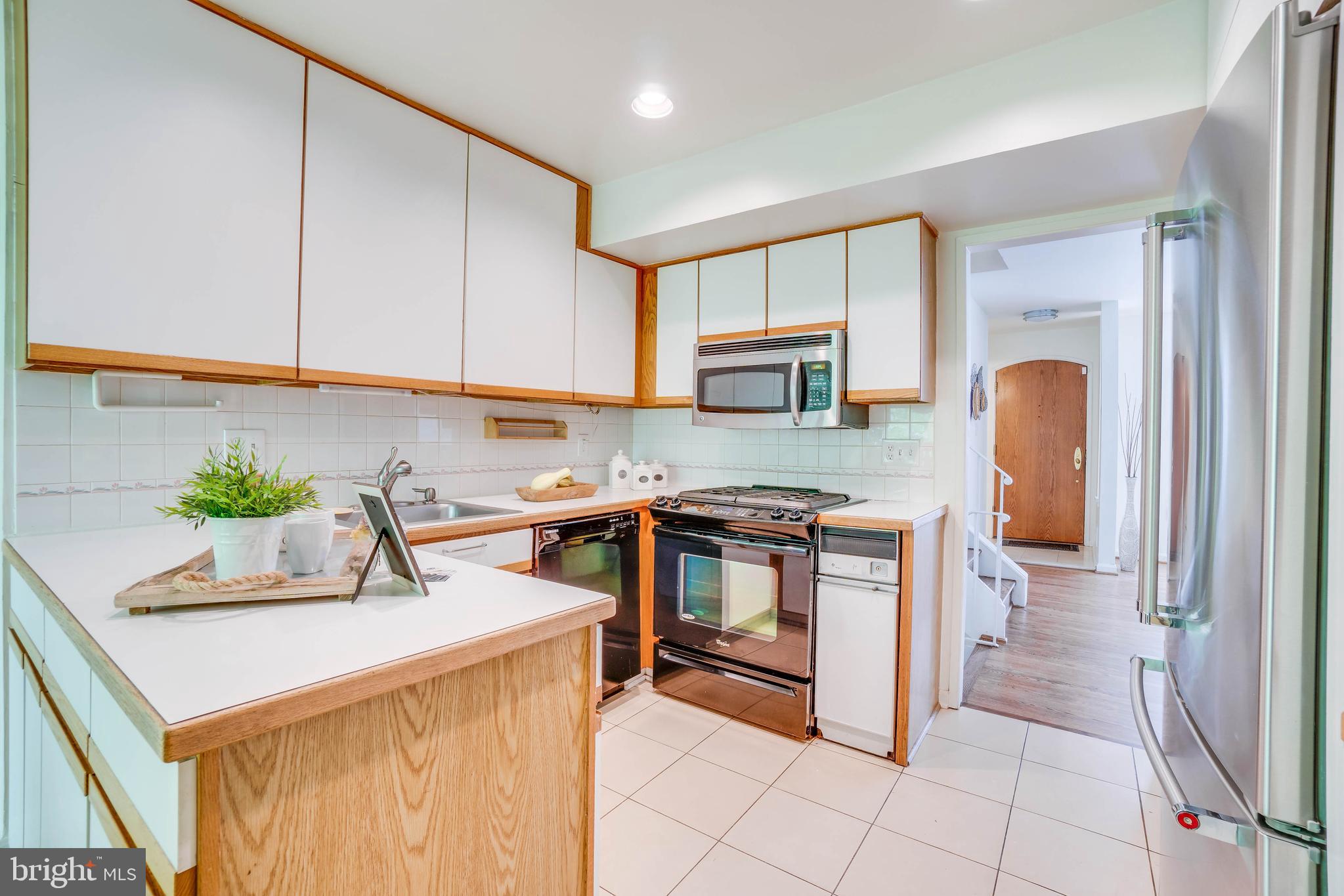 8007 Inverness Ridge Road Potomac, MD 20854 - Photo 10 of 33 Kitchen
