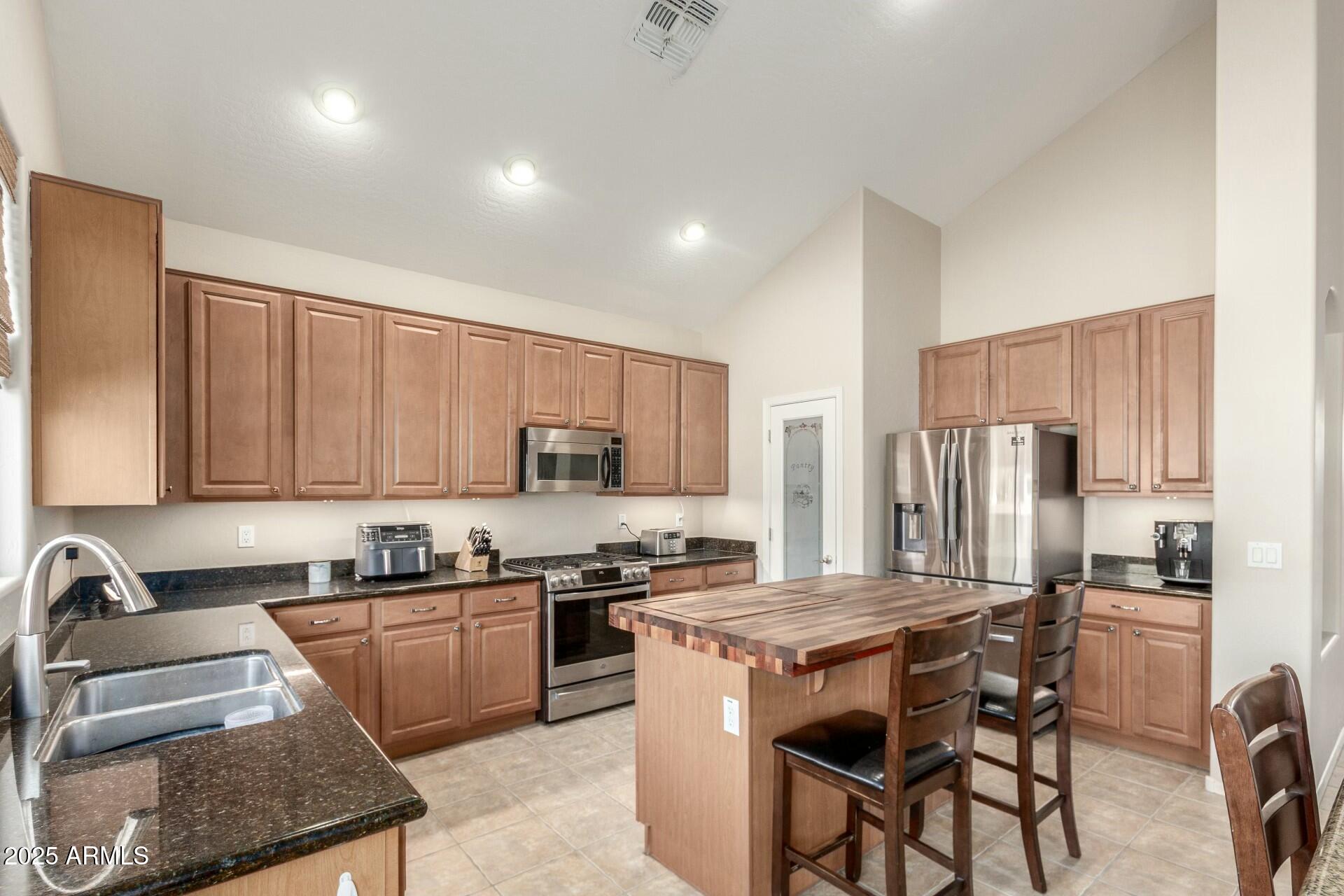 3206 West Sentinel Rock Road Phoenix, AZ 85086 - Photo 20 of 48 tempImage8QYLEA
