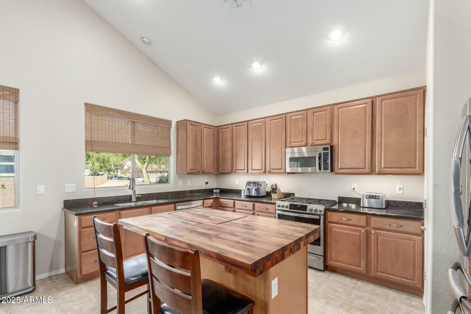 3206 West Sentinel Rock Road Phoenix, AZ 85086 - Photo 21 of 48 tempImageyAVYKT