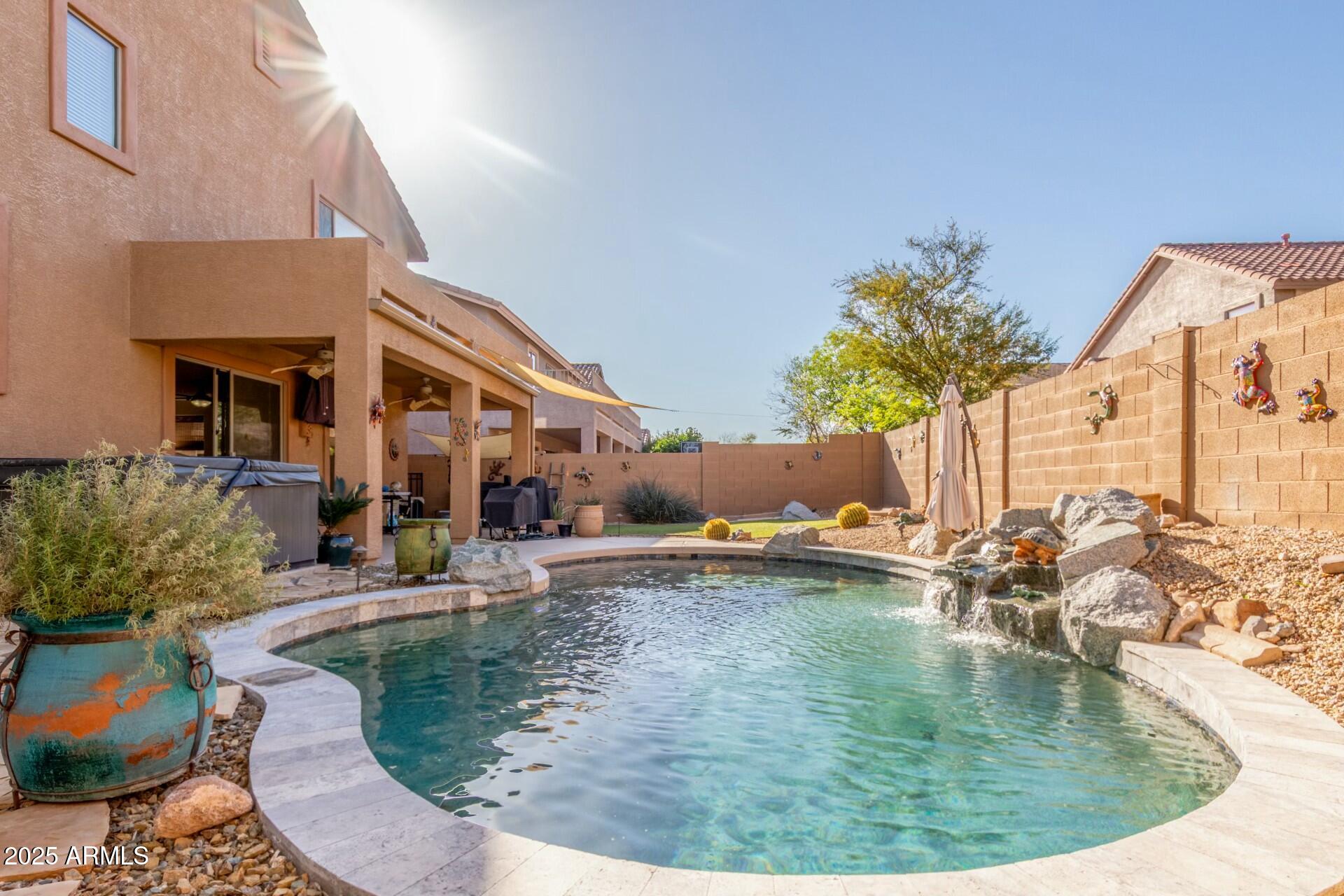 3206 West Sentinel Rock Road Phoenix, AZ 85086 - Photo 3 of 48 tempImage7u9tk6