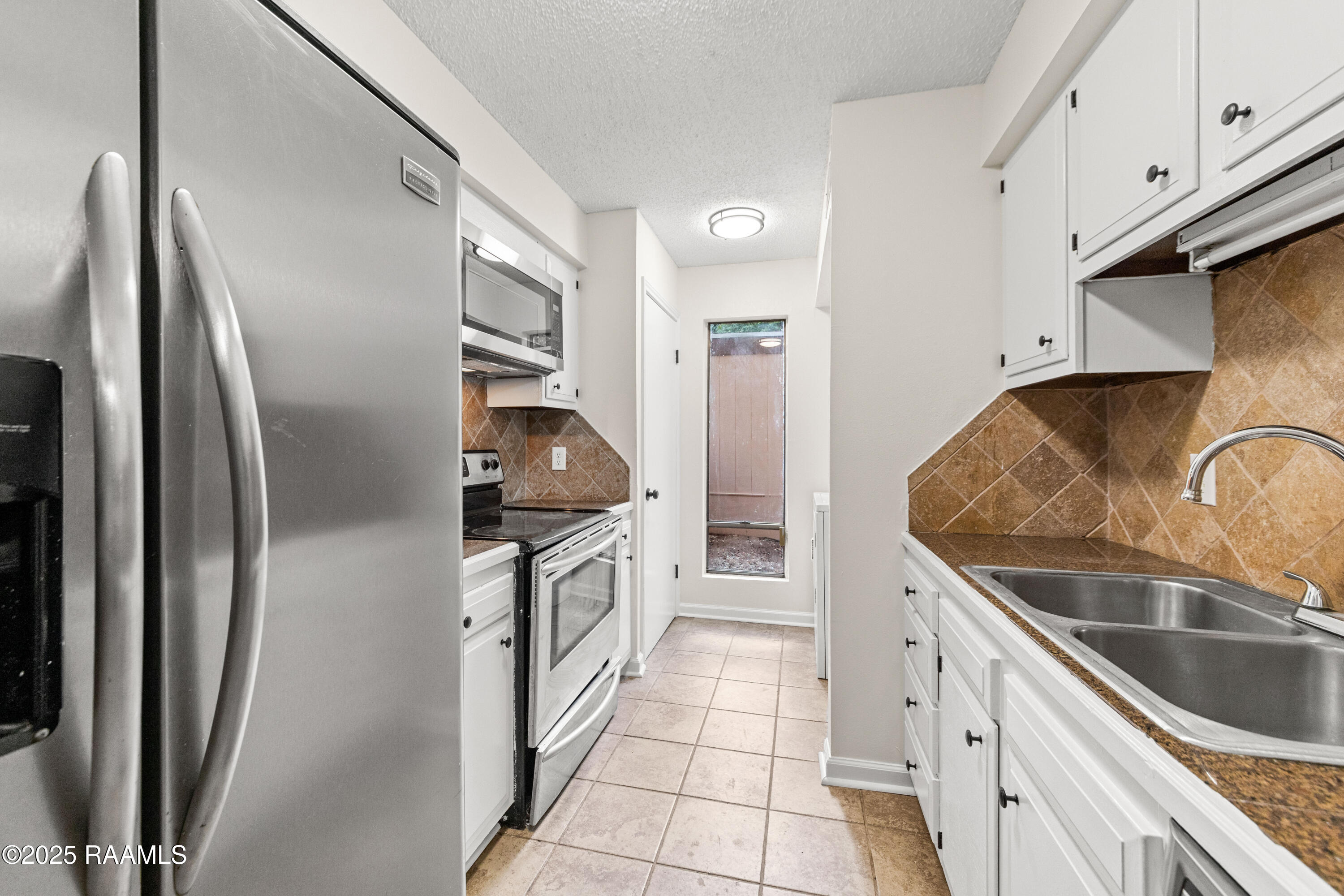 313 Sidney Martin Road Lafayette, LA 70507 - Photo 5 of 22 313 Sidney Martin-23