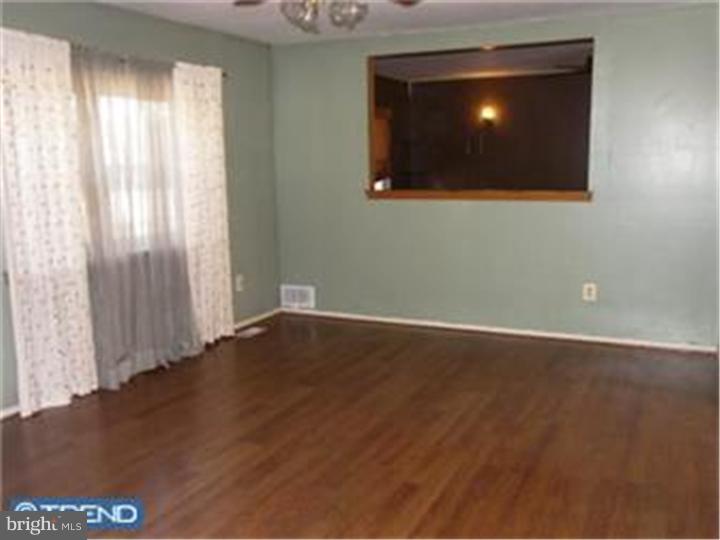 38 Henry Street Riverside, NJ 08075 - Photo 2 of 14 Living Room