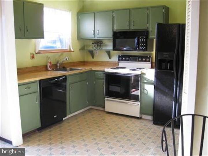 38 Henry Street Riverside, NJ 08075 - Photo 4 of 14 Kitchen