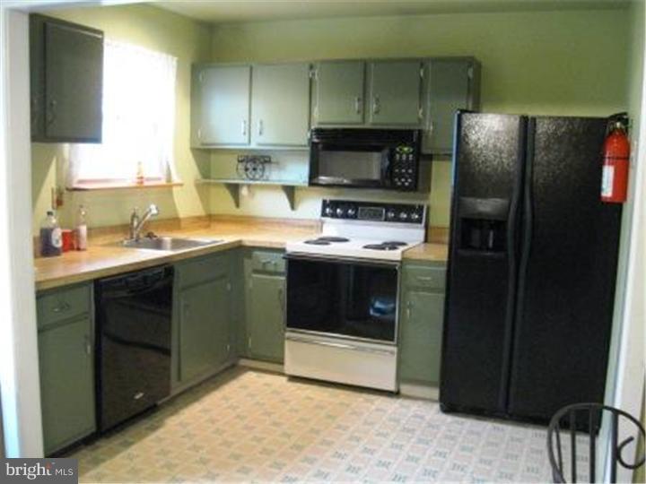 38 Henry Street Riverside, NJ 08075 - Photo 5 of 14 Kitchen