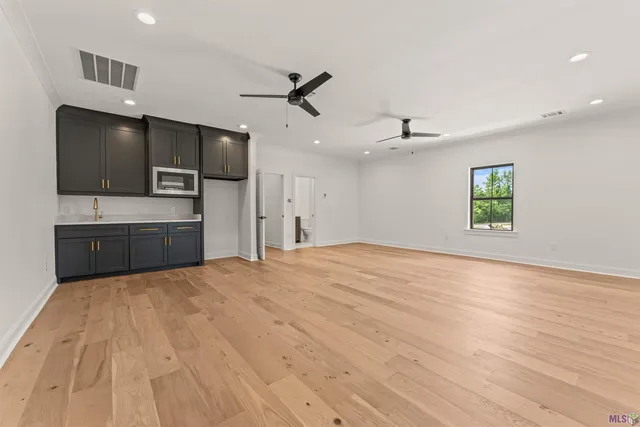 $999,999 | 9189 Hillon Hood Road, Denham Springs, LA 70726