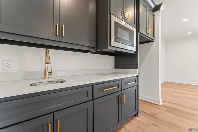 $999,999 | 9189 Hillon Hood Road, Denham Springs, LA 70726